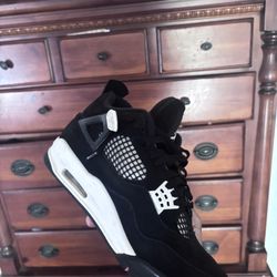 white thunder 4s