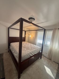 Queen size canopy bed set