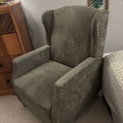 Recliner chair. Like new 