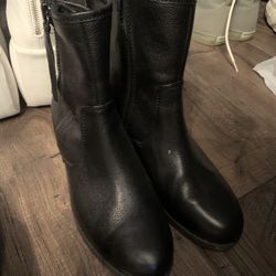 Clark’s Black Leather Boots Women’s Size 6