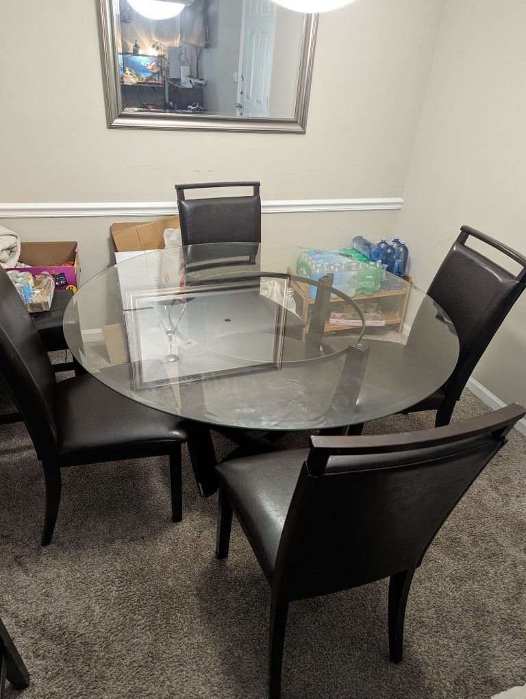 Great Condition Glass Dining Room Table And Chairs