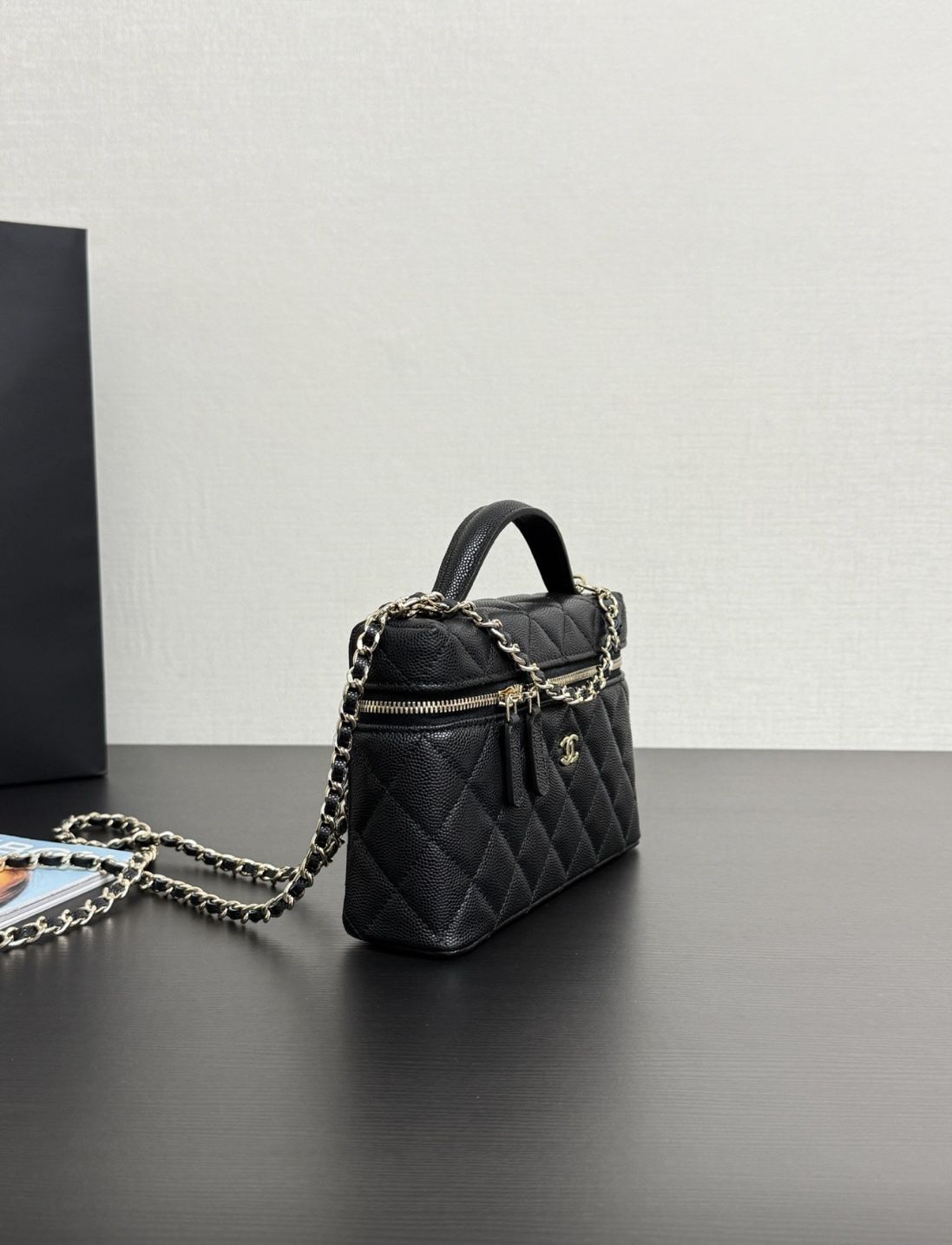 CHANEL 25C Brand Logo Zipper Open Alloy Buckle Diamond Caviare Calfskin One-shoulder Crossbody Handbag Regular Women's Black(94)34