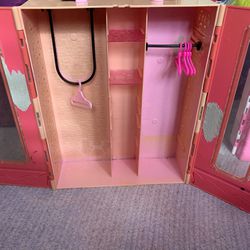 barbie closet with clothes and 8 barbies for Sale in Hughson, CA - OfferUp