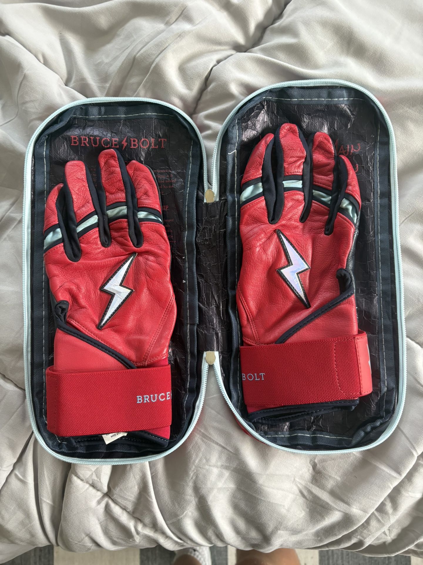 XL Bruce Bolt Nootbar Series