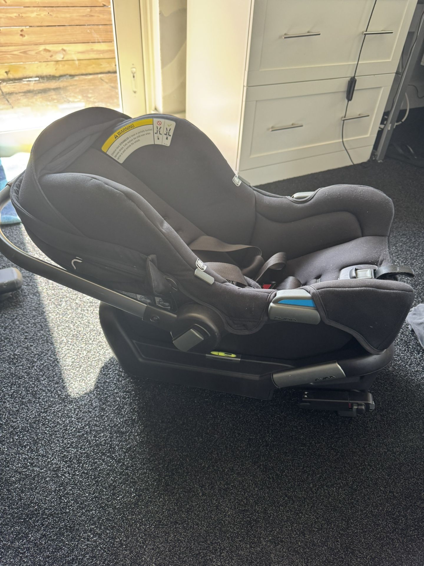 Nuna PIPA Car Seat with base and Cruz adapter