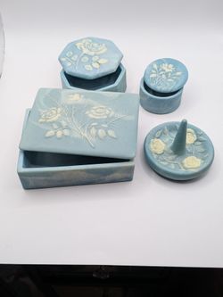 Vanity set with lids