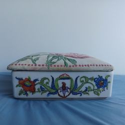 Japanese Porcelain Trinket