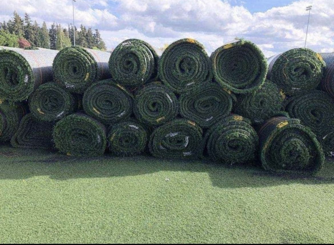 Great Deal! Recycled Artificial Turf $260/Roll