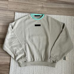 2024 Fear of God Essentials Crewneck sz S