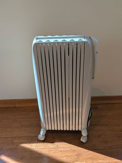 DeLonghi Dragon Oil-Filled Radiator Heater (1500W)