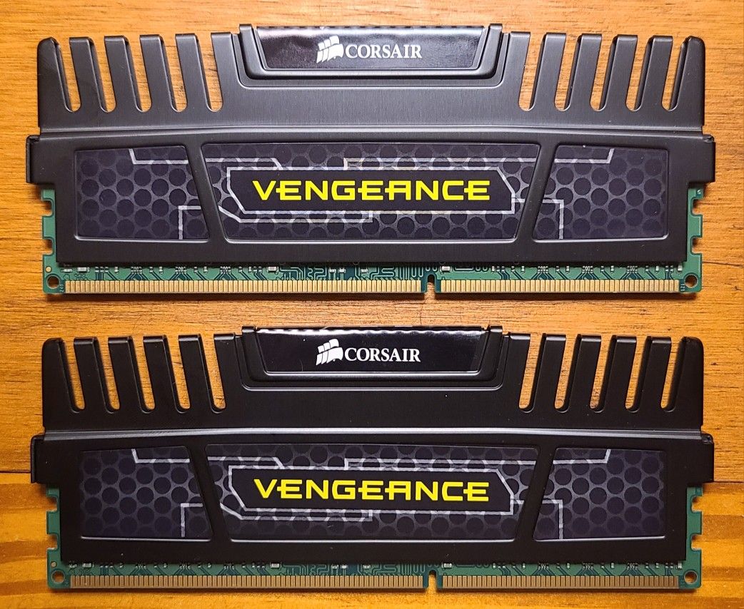 Corsair Vengeance 16GB (2x8GB) DDR3 1600 (PC3 12800) RAM