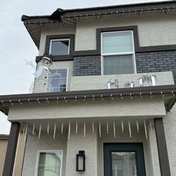 Lot of Cool LED Light Christmas Decorations 4ft SILVER THREAD Snowman & Presents Icicles Holiday