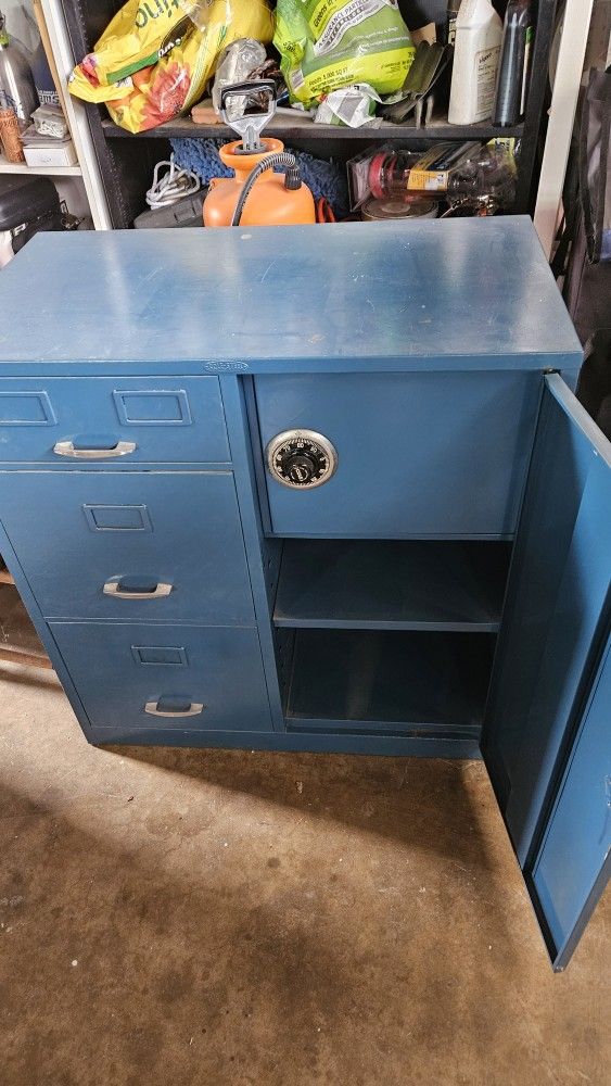 File cabinet safe