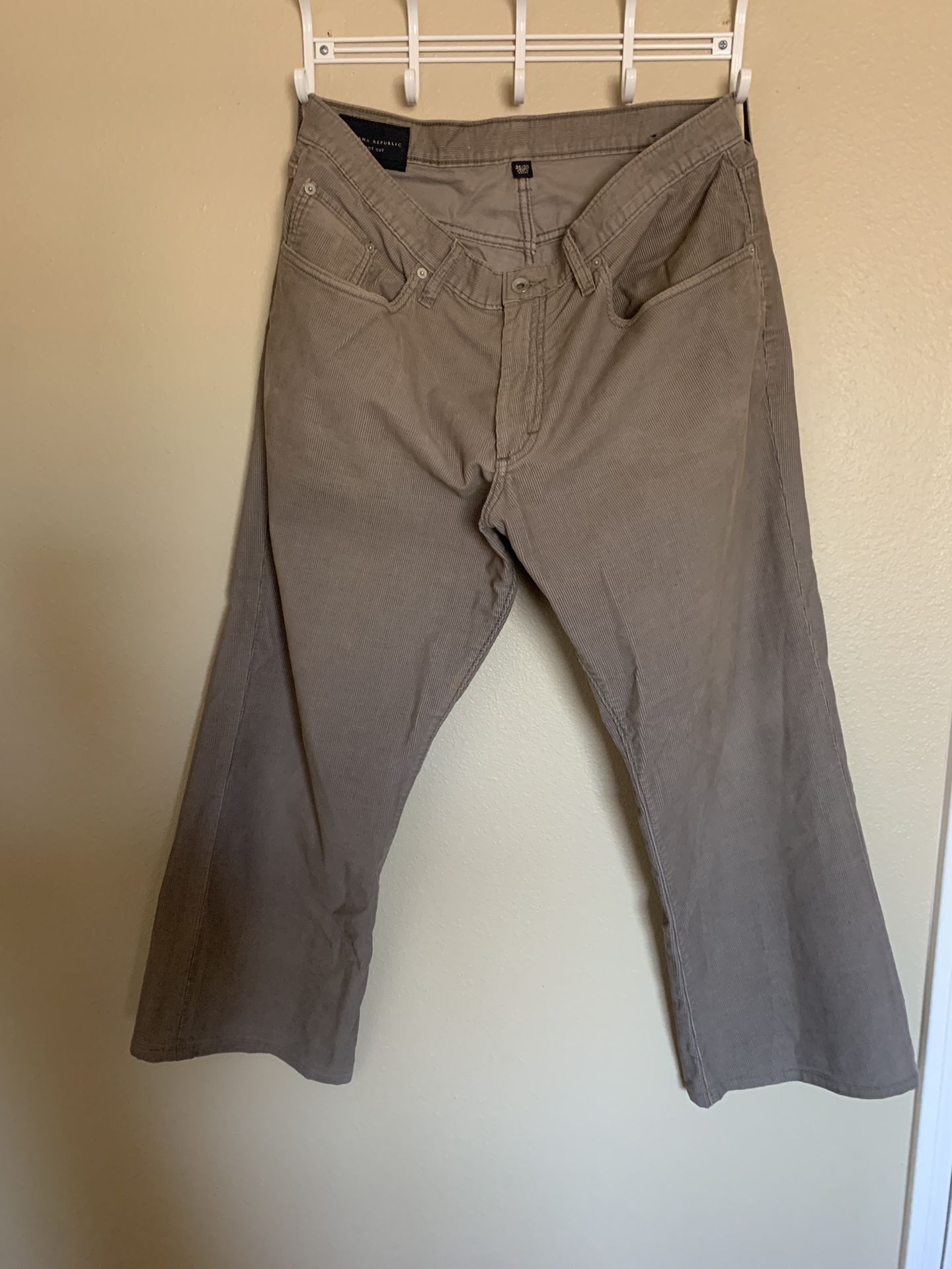 Banana Republic Boot Cut Corduroy Men Pants Size 35x30. Used Good Condition.