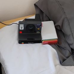 Poloroid camera and 2x3 Hi-Print Bluetooth wireless printer