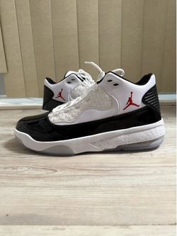 Jordan Max Aura 2 White Black Gym Red Size 11.5