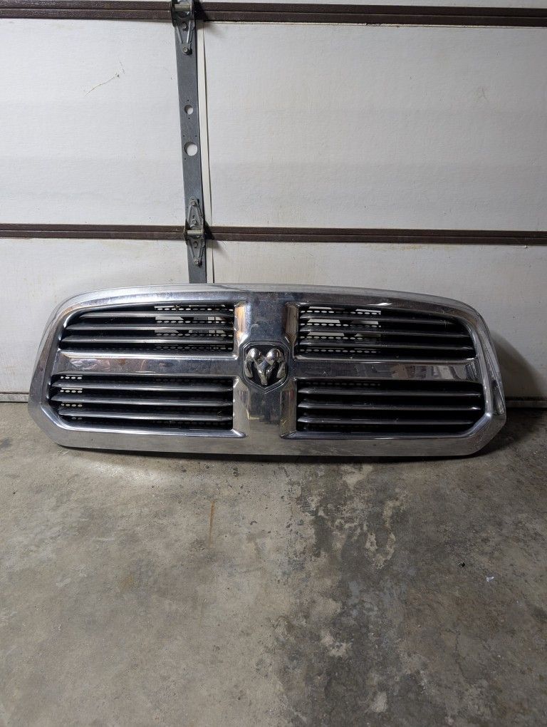 2016 Dodge Truck Grill Assembly And Headlights