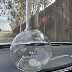 Vintage PYREX 1000ml Long Neck Round Boiling Flask Flat Bottom Made In USA. Commonly used in Laboratories...asking $20.00