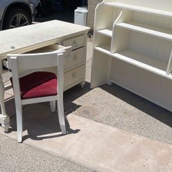 White Wood Desk / Free