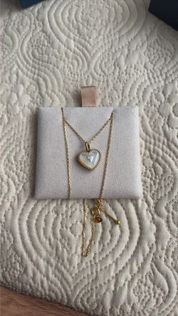 Gingiberi mother of pearl pendant locket with necklace