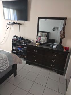 Queen bedroom set with mattress