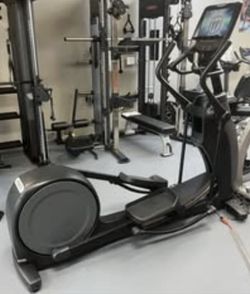 Precor EFX885 Elliptical Fitness Crosstrainer with P82 Console