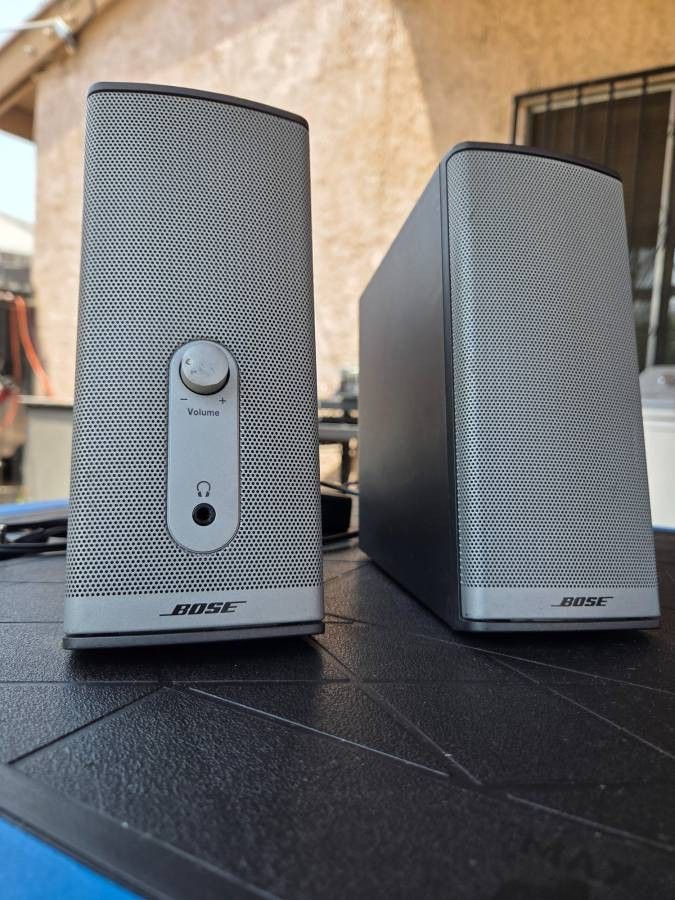Bose Companion 2 Series II Multimedia Speaker System $90 firm on price - $80.. Firm On Price