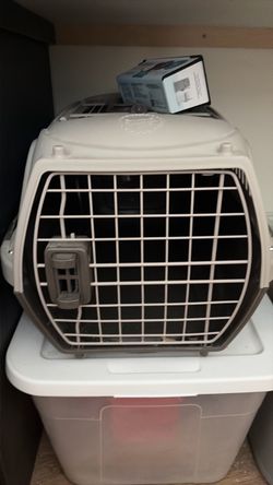 Hard Cat/pet  carrier