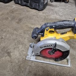 20 Volts Dewalt Circular Saw For Sale Works Strong 