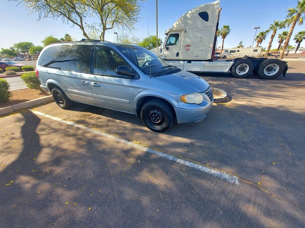 Runs Perfect 05 Chrysler Town And Country Similar To Sienna Odyssey Caravan