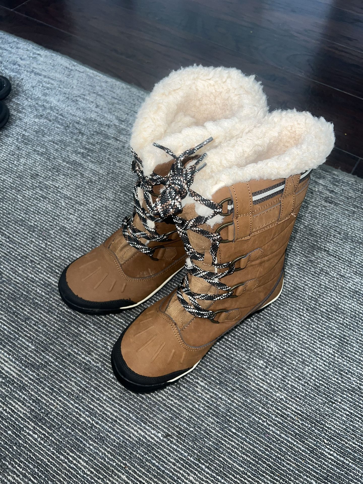 SNOW BOOTS WOMENS SIZE 12 