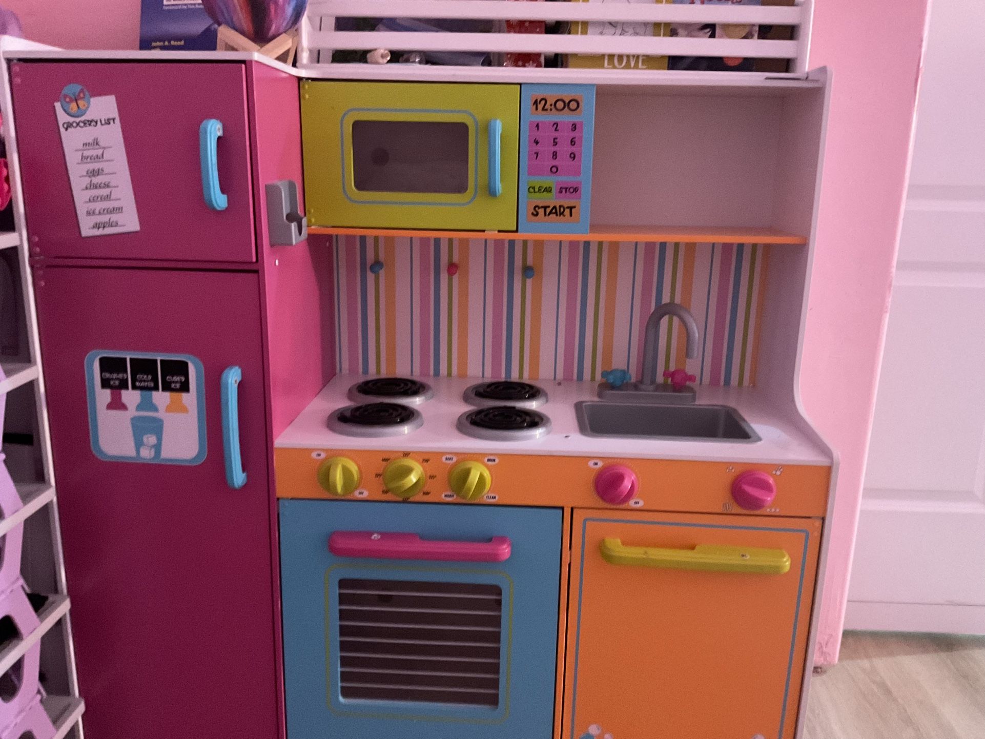 KidKraft Deluxe Big Bright Kitchen