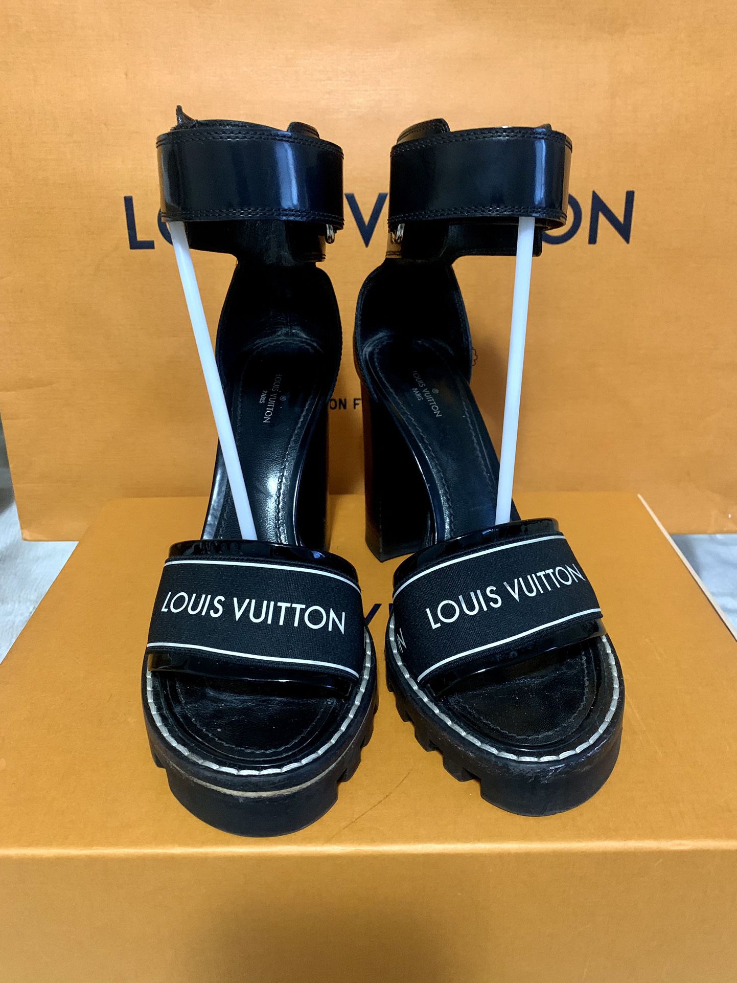 LOUIS VUITTON, Sandal Star Trail, sandals with monogram patterned  leather. Vintage clothing & Accessories - Auctionet