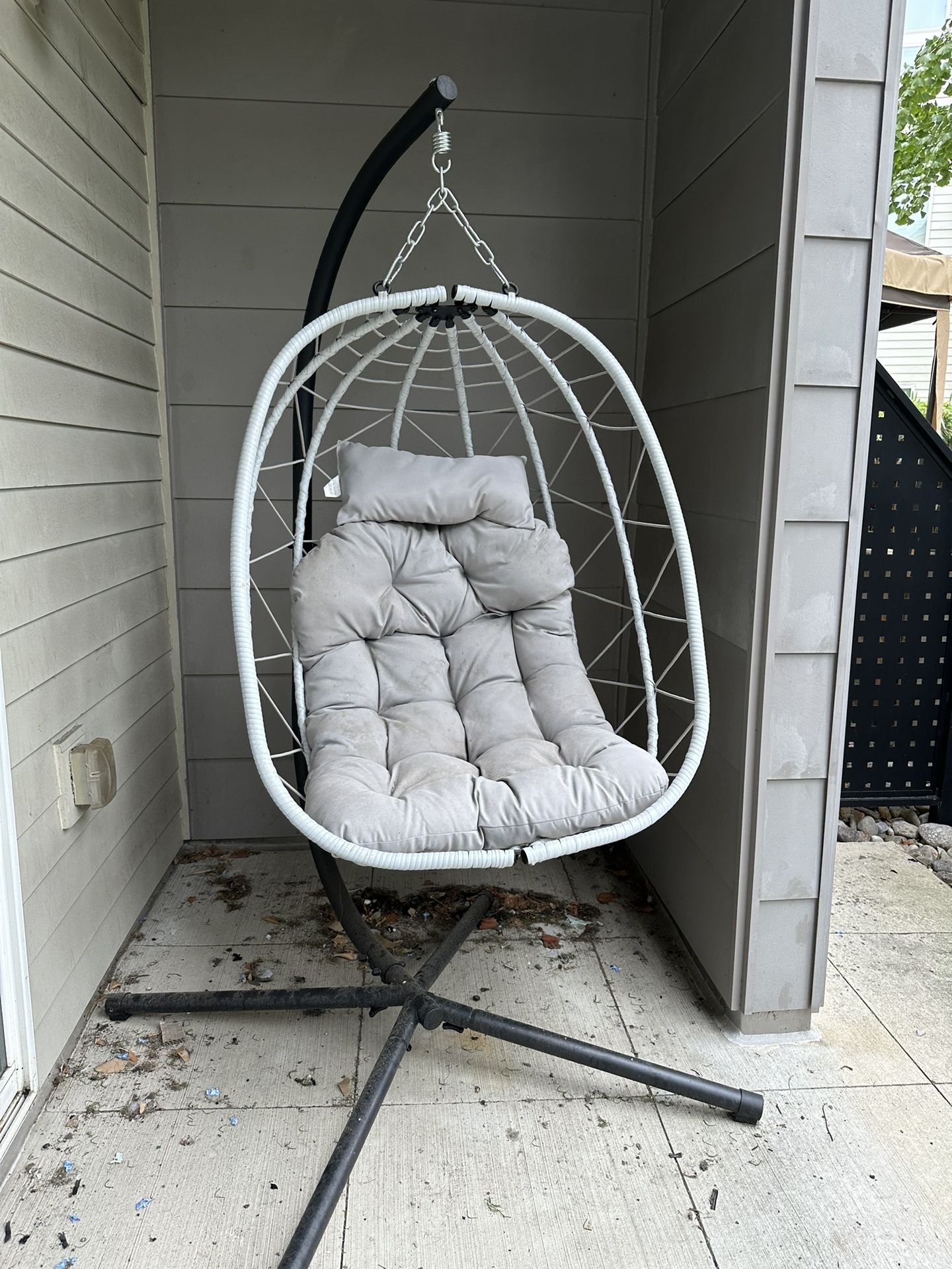 Swinging Outdoor Chair