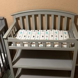 Baby Crib w/changing Table 