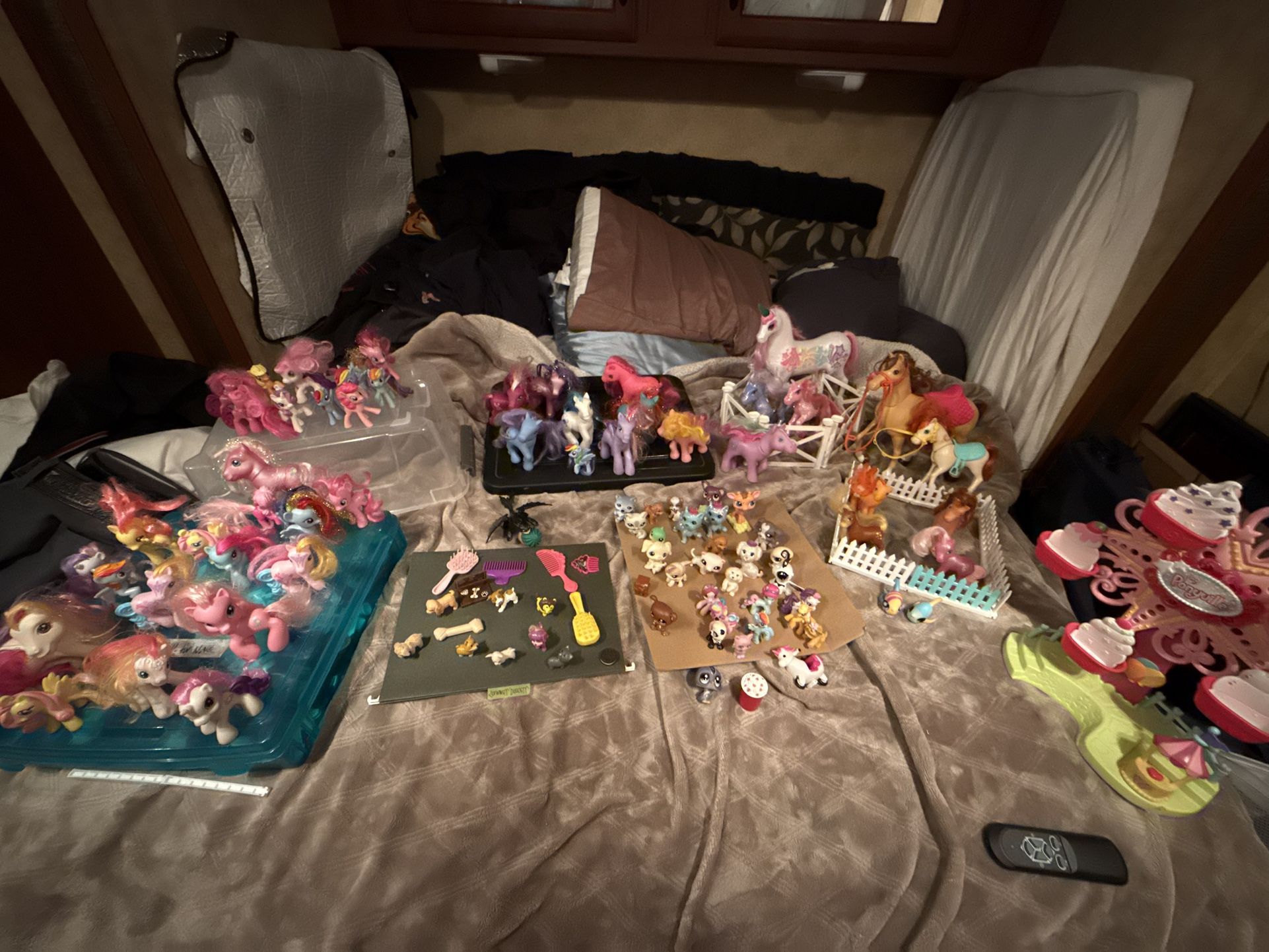 Little Pony’s /Barbie Unicorn / Shopkins