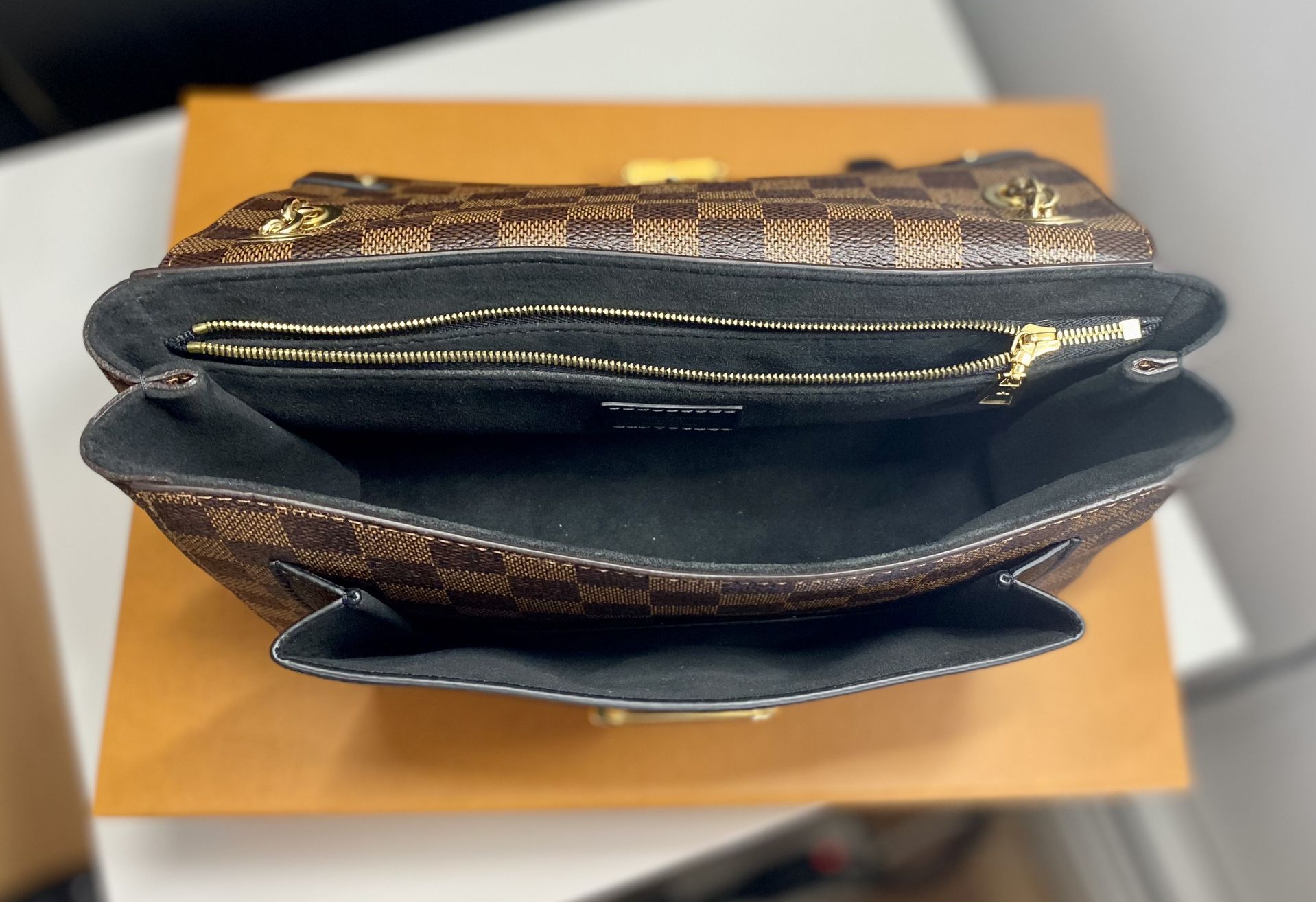 Louis Vuitton Vavin PM Black and Gold for Sale in Las Vegas, NV - OfferUp