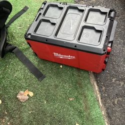 Milwaukee light and charger set