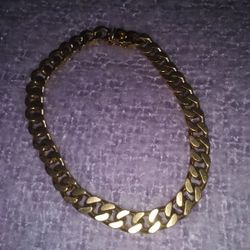 18k.   Cuban . 40.6 Gram . 9 Inlong . Sweet Bracelet. 