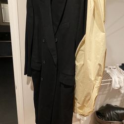 Men’s 100% Cashmere Topcoat made in Italy. This is a beautiful and extremely elegant topcoat. I paid around $1600 like 10 years ago and have only worn