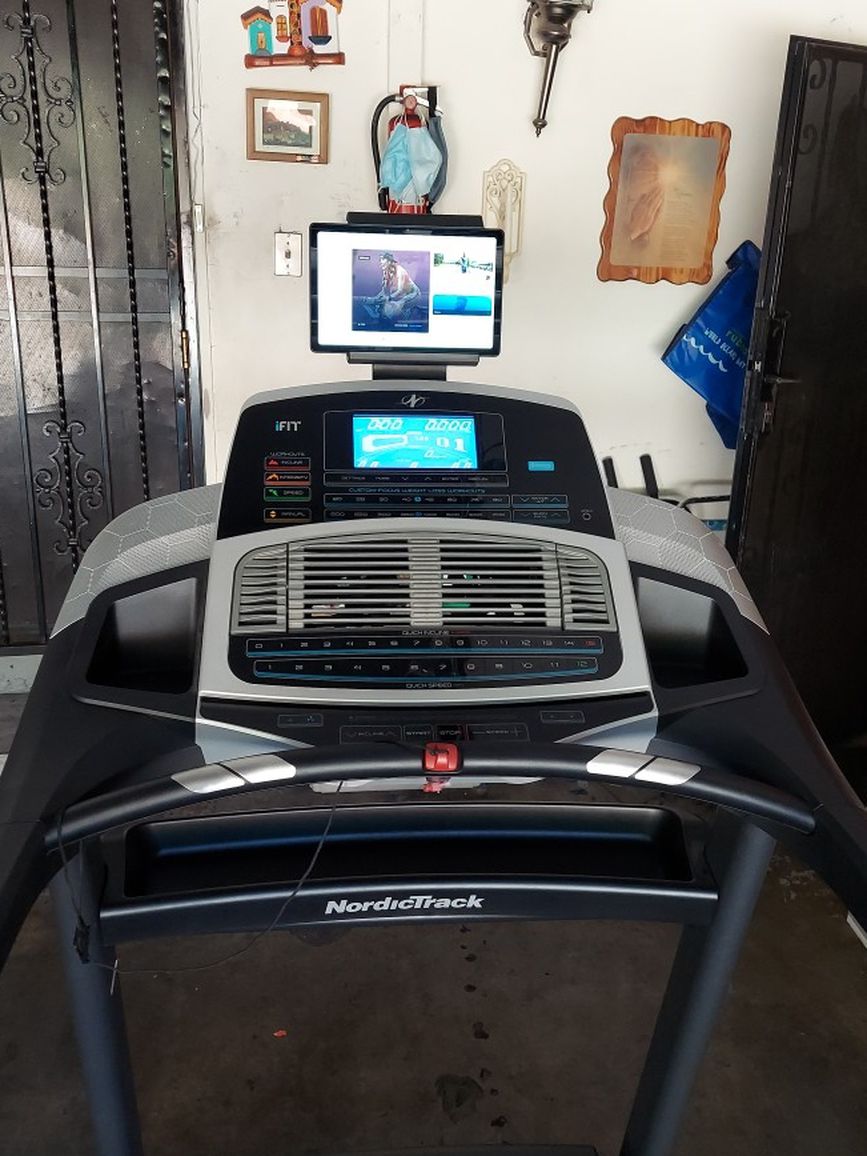 DELIVERY AVAILABLE!!! Nordictrack C970 Pro Foldable IFIT Bluetooth SMART TREADMILL With Incline