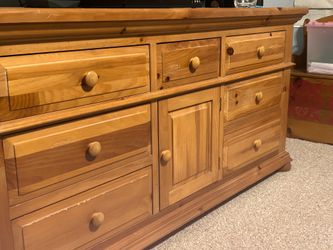 8 drawer dresser with matching queen headboard