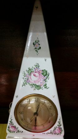 Vintage Timex Victorian hand painted porcelain mantle clock