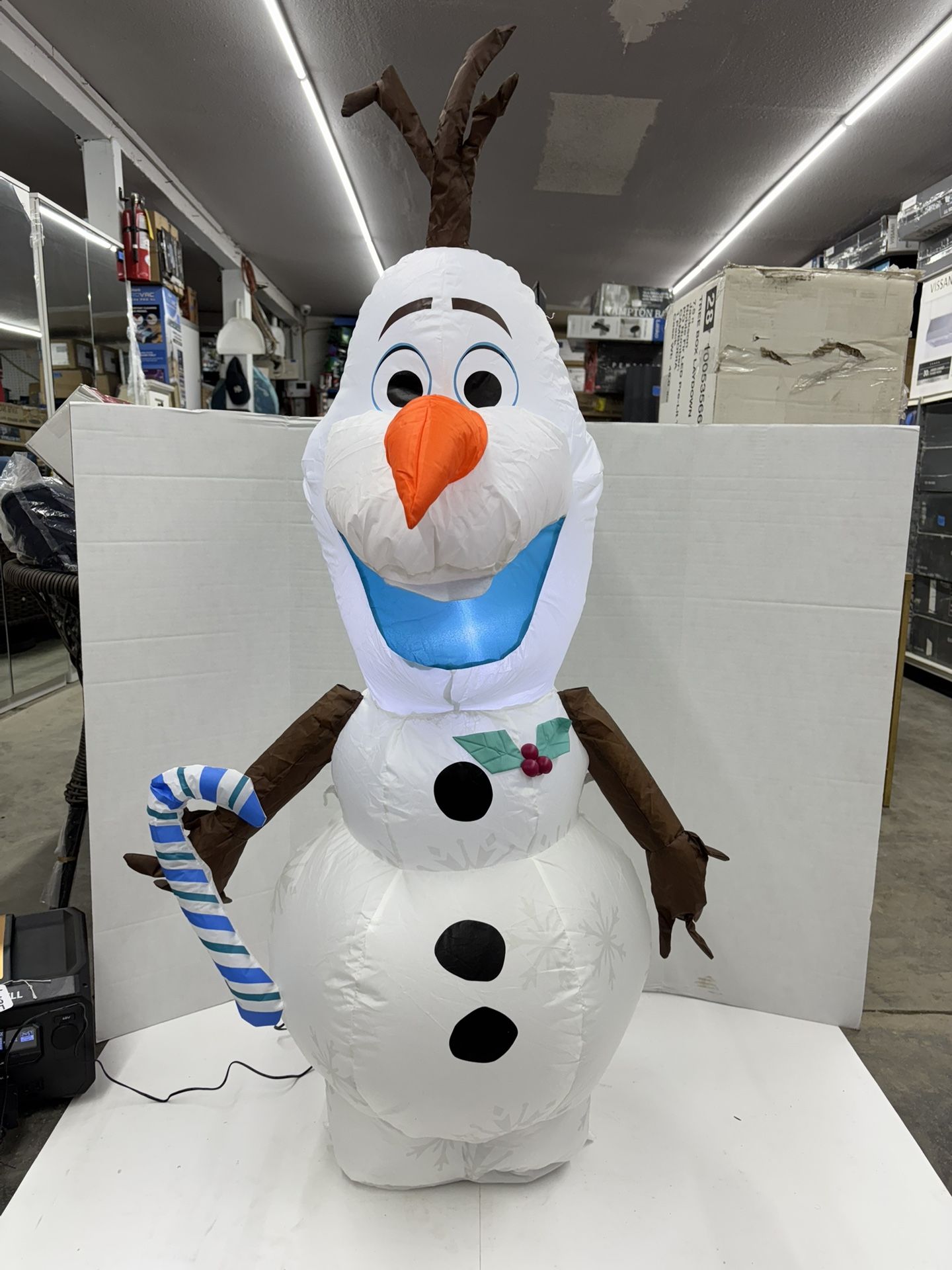 4 ft. LED Olaf Christmas Airblown Inflatable, inflable de navidad
