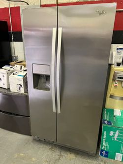 Refrigerator side by side