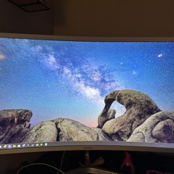 Samsung 32” Curved Monitor