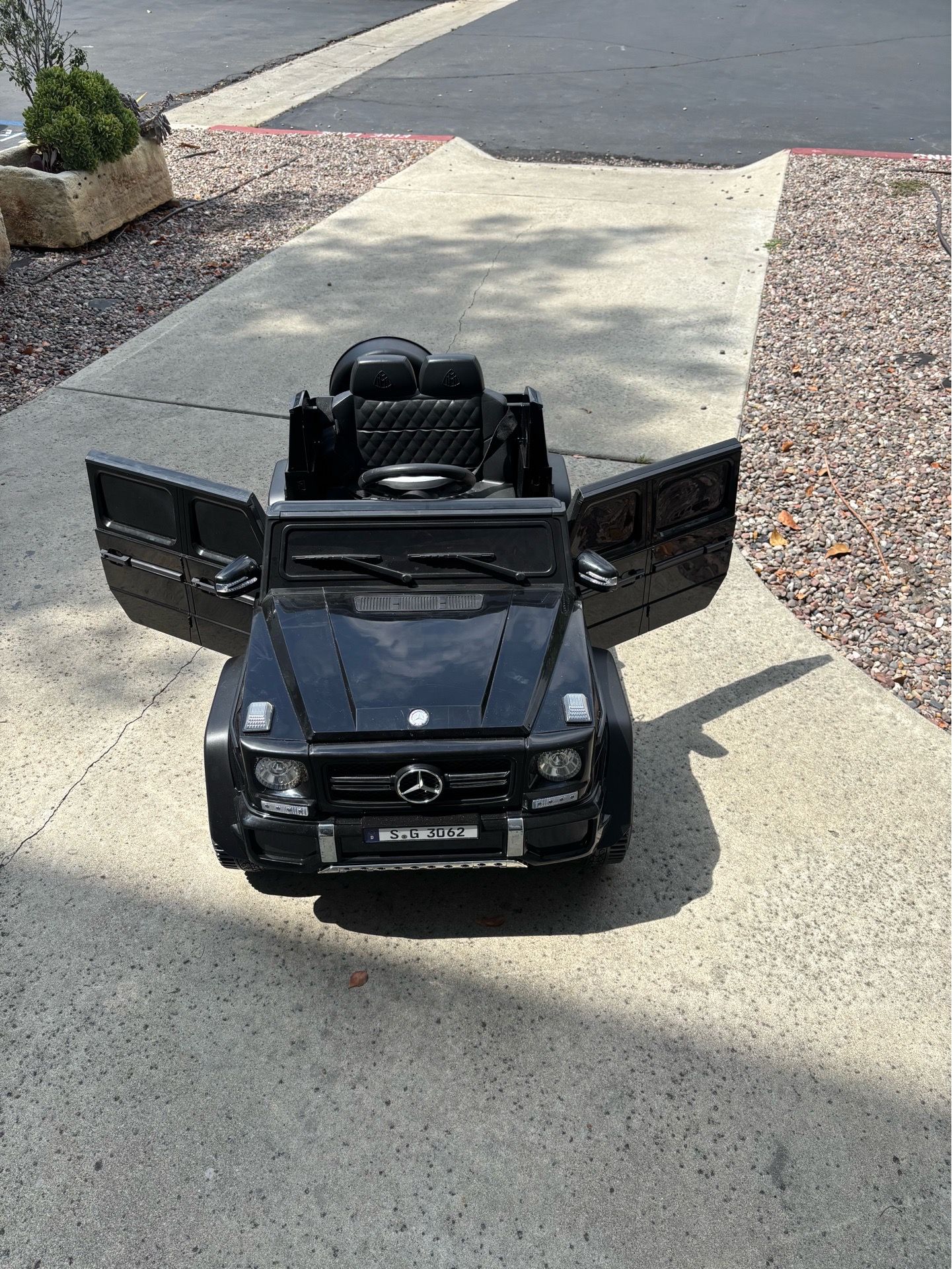 New 12V Mercedes Benz G650S Licensed Kids Ride-On Car Electric Riding Toy Truck with Remote Control