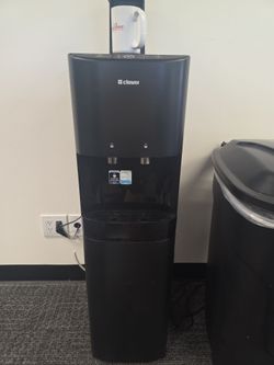 Clover water dispenser