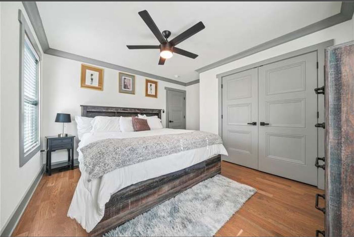 Drystan King Bookcase Bed w/2 Storage Drawers w/ Mirrored Dresser, Chest, 2 Nightstands, & mattress