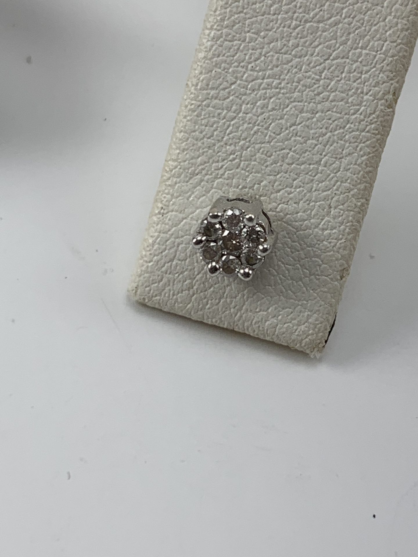 .25 ct. Tw diamond floral stud single 14k white gold earring